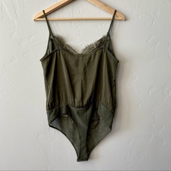 Socialite bodysuits satin style lace v neck NWT size large - Picture 4 of 4